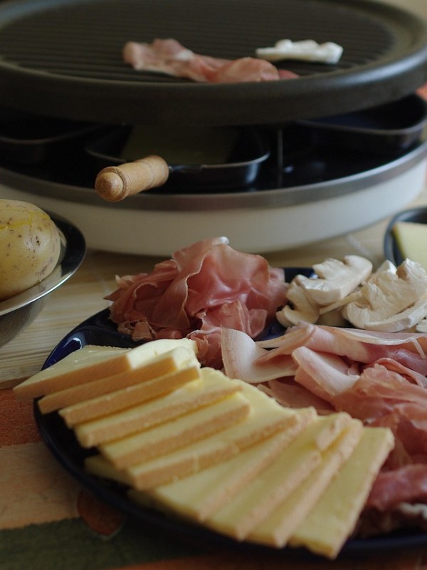Raclette, pierrade, fondue bourguignonne et savoyarde : tous les bons accords pour rentrer dans&nbsp;l&rsquo;hiver